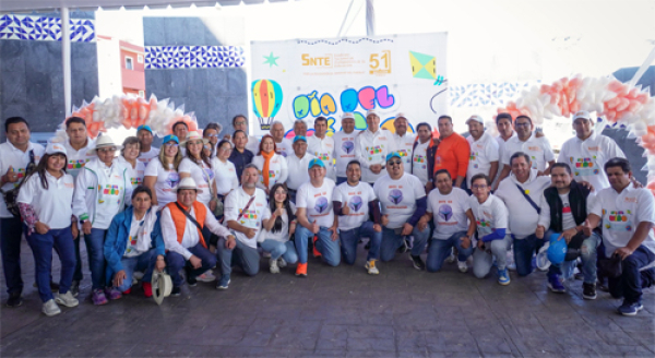 El alcalde Pepe Chedraui celebra el día del niño en el SNTE 51