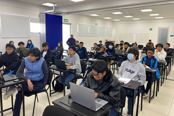 Participa B5M de la BUAP en clase maestra internacional