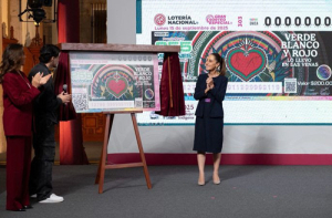 Dedicatoria a migrantes por medio de los cachitos de la Lotería Nacional