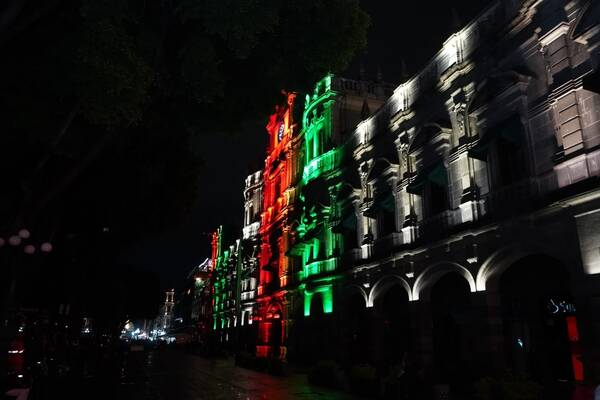Pasión futbolera ilumina el Palacio Municipal