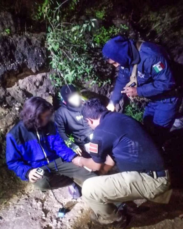 SSP rescata a dos personas en río de Huehuetlán