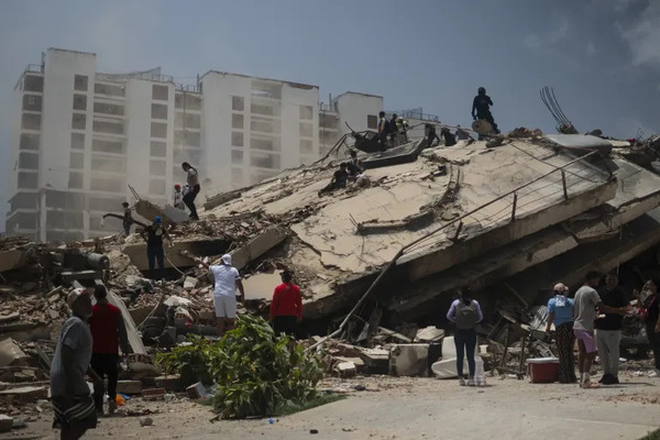 Sube a 2.295 los muertos en Venezuela por sismos