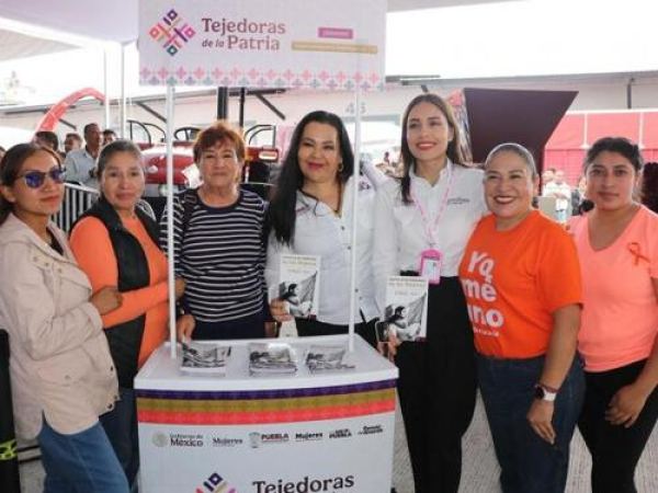 Capacitación para &quot;Tejedoras de la Patria&quot; en Puebla