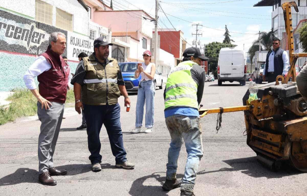 Pepe Chedraui supervisa bacheo en La Libertad