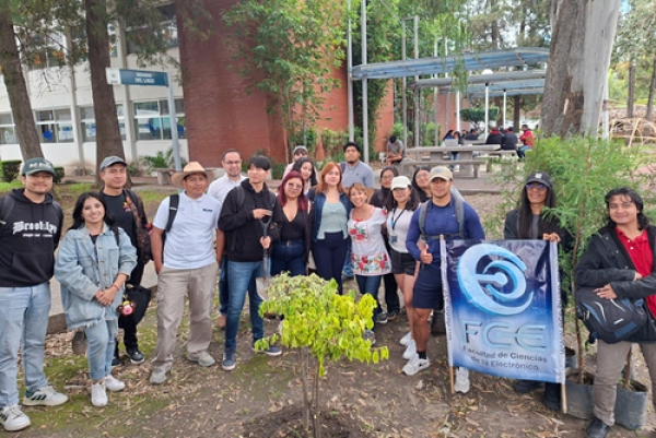 BUAP siembra ahuehuetes en C.U.