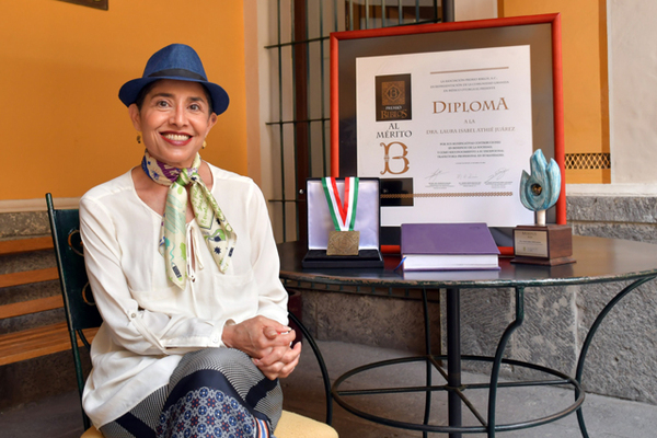 Recibe Posdoctorante BUAP Premio Biblos 2026
