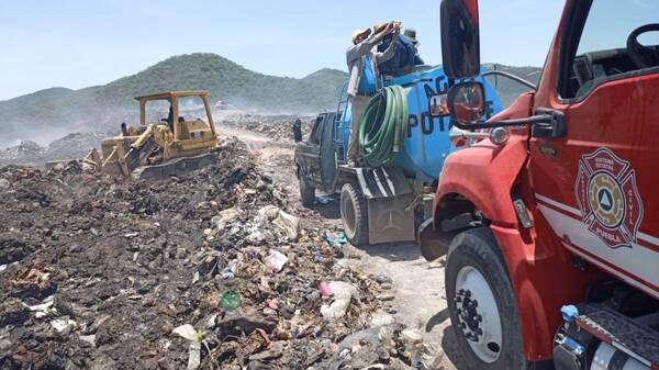 Incendio en Acatlán registra 85 por ciento de avance