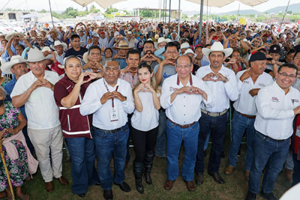 Gobierno Estatal entrega insumos en la Mixteca Poblana