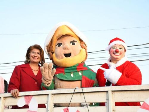 UTH realiza caravana navideña en Huejotzingo