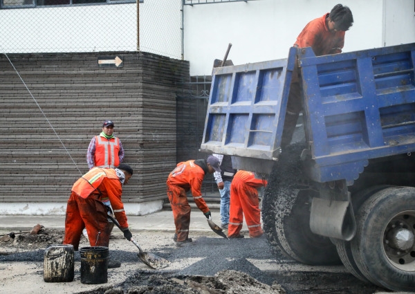 Se presentan avances en el bacheo de la capital