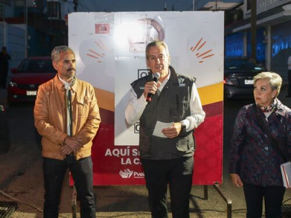 "Puebla Brilla" ilumina la colonia Villa Encantada