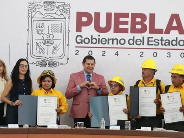 Anuncia Armenta plan de vivienda para policías, bomberos y combatientes