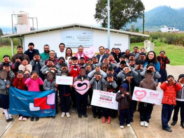 SEDIF entrega apoyos del programa “Todos a la Escuela”