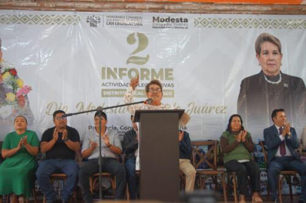 Modesta Delgado rinde II Informe de Actividades