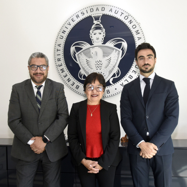 Toma protesta a nuevos funcionarios BUAP