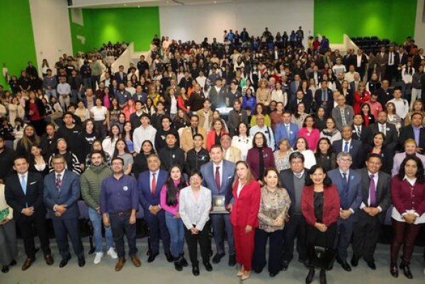 BUAP reconoce trayectoria del gobernador Armenta