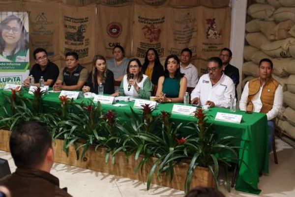 Guadalupe Vargas rinde 2do Informe Legislativo