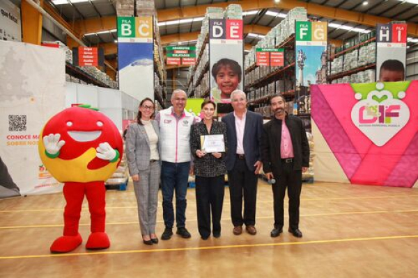 MariElise Budib entrega donativo a Banco de Alimentos Cáritas