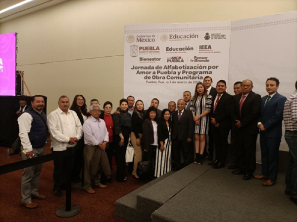 Adiós analfabetismo, bienvenida la alfabetización a Puebla