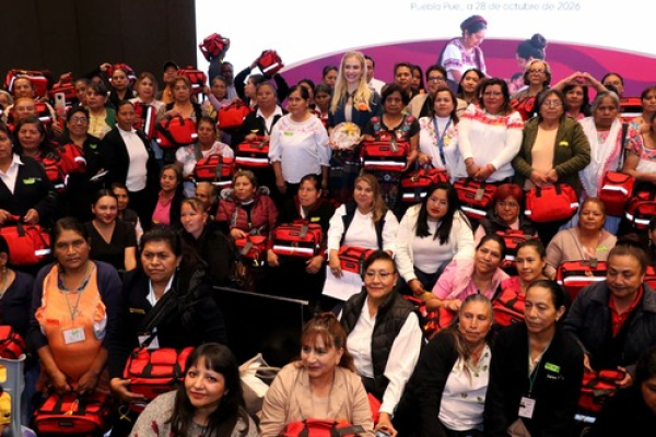 Capacitan a parteras en emergencias obstétricas