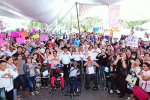 SEDIF entrega apoyos por 32 mdp a familias para una vida digna