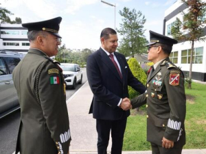 Alejandro Armenta asiste al nombramiento del nuevo comandante de la XXV Zona Militar