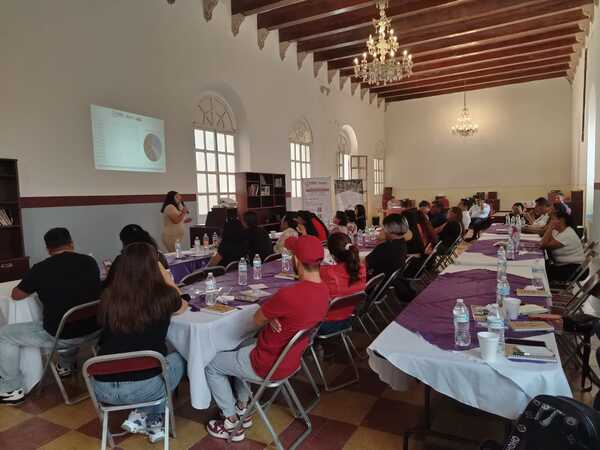 Capacitan a sector hotelero contra violencia de género