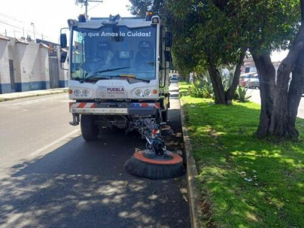 Barrido mecánico mejora limpieza de vialidades: Infra