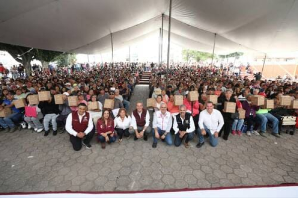 Ayuntamiento entrega despensas en La Margarita