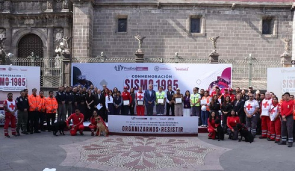 Puebla Capital reconoce a instituciones de emergencia