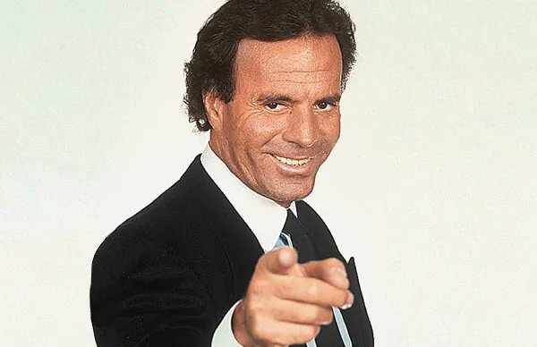 Investigan a Julio Iglesias por acoso