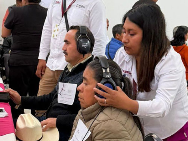 SEDIF brinda apoyos auditivos para poblanas y poblanos