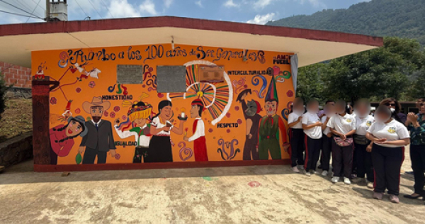 Se inaugura el mural &quot;Rumbo a los 100 años de Secundarias Generales&quot;