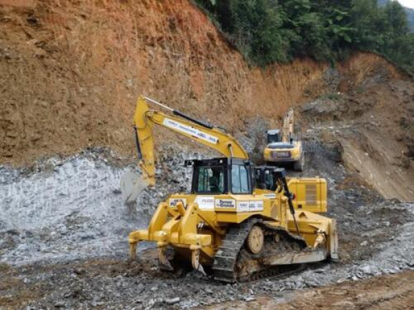 Módulos de Maquinaria reabre caminos en Eloxochitlán