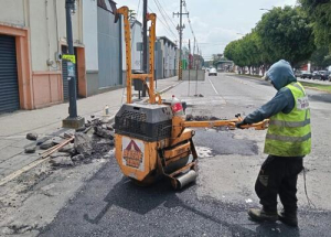 &quot;Bacheando Puebla&quot; sigue rehabilitando vialidades