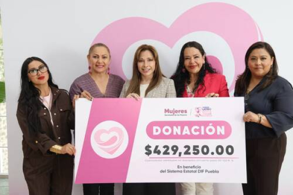 SEDIF recibe donativo de la carrera "Latido Rosa"