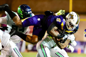 Arcángeles cae dramáticamente 27-23 ante Caudillos