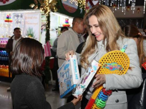 Regala "Festival Navide&ntilde;o" m&aacute;s de 2 mil 200 sonrisas