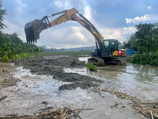 Construyen canal pluvial contra inundaciones en Huauchinango