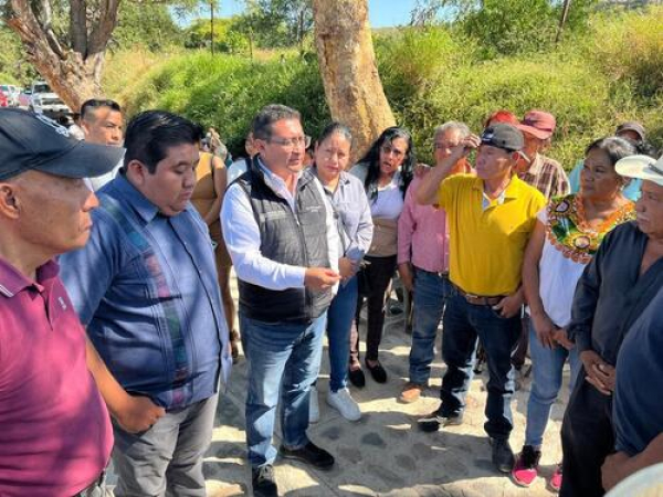 Acatlán se beneficia de Obra Comunitaria