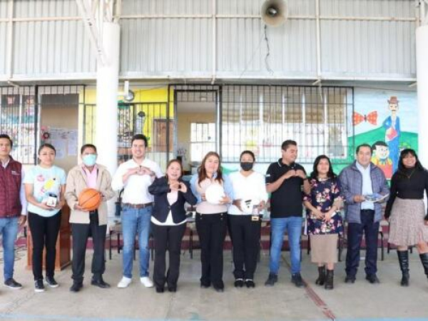 Capacitan a jóvenes en derechos, lenguas y cultura