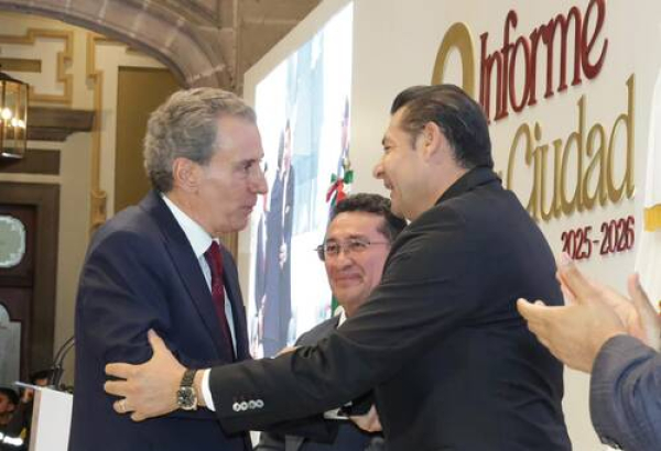 Gobernador Armenta asiste al 2do informe de Pepe Chedraui