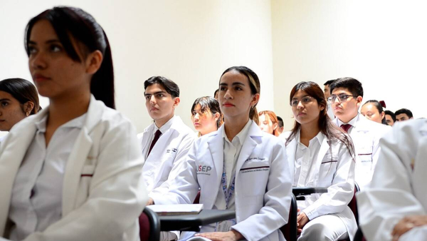 USEP ofrece 2 mil 290 espacios para estudiantes de medicina