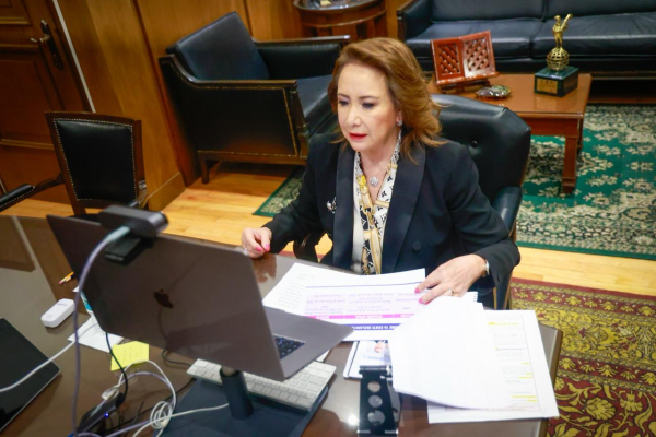 Ministra Esquivel participa en formación de actuarios notariales