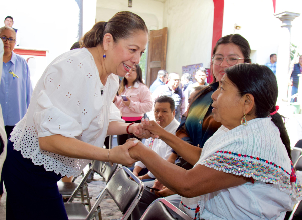 Comerciantes del Mercado de las Flores son fortalecidos