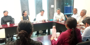 Mesa de diálogo entre autoridades y alumnos