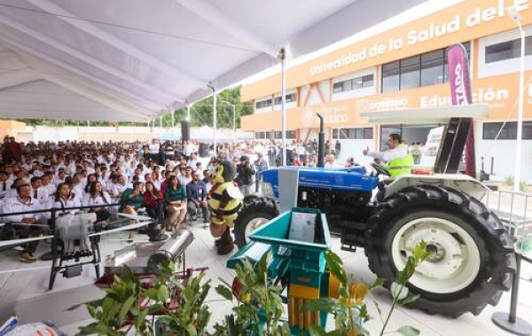 Gobierno entrega apoyos al campo en Tepexi