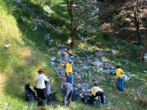 Realizan jornadas de limpieza en ribera del Atoyac