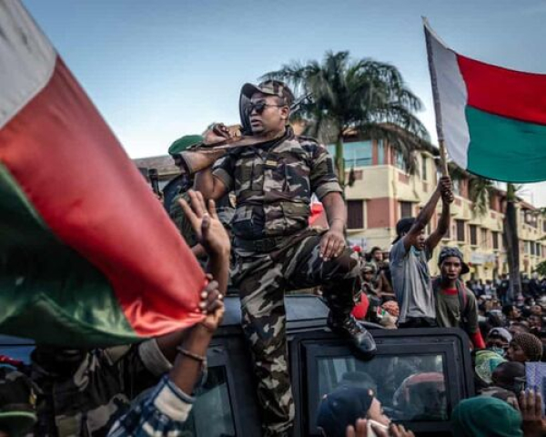 Ejército toma el control de Madagascar 