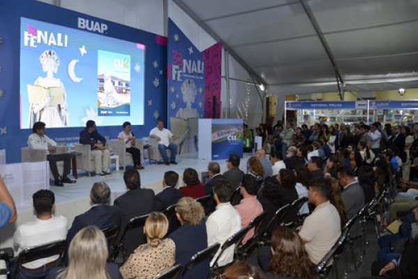 La rectora de la BUAP presentó su libro, ¡Vamos Juntos! En CU2